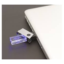 Rotate crystal usb με χάραξη λογοτύπου € 9,00